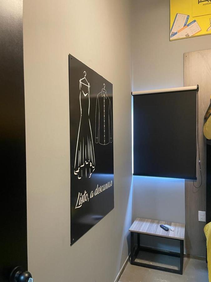 Las Pintas Check Inn Hostal Aeropuerto Gdl מראה חיצוני תמונה