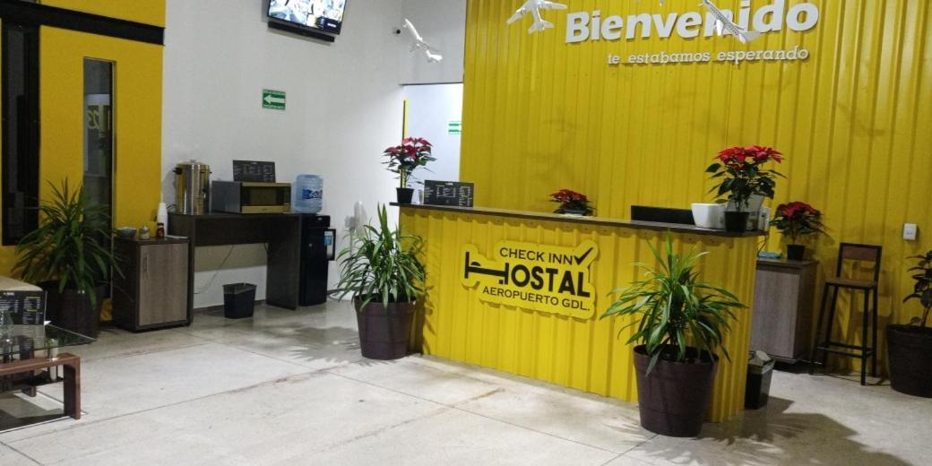 Las Pintas Check Inn Hostal Aeropuerto Gdl מראה חיצוני תמונה