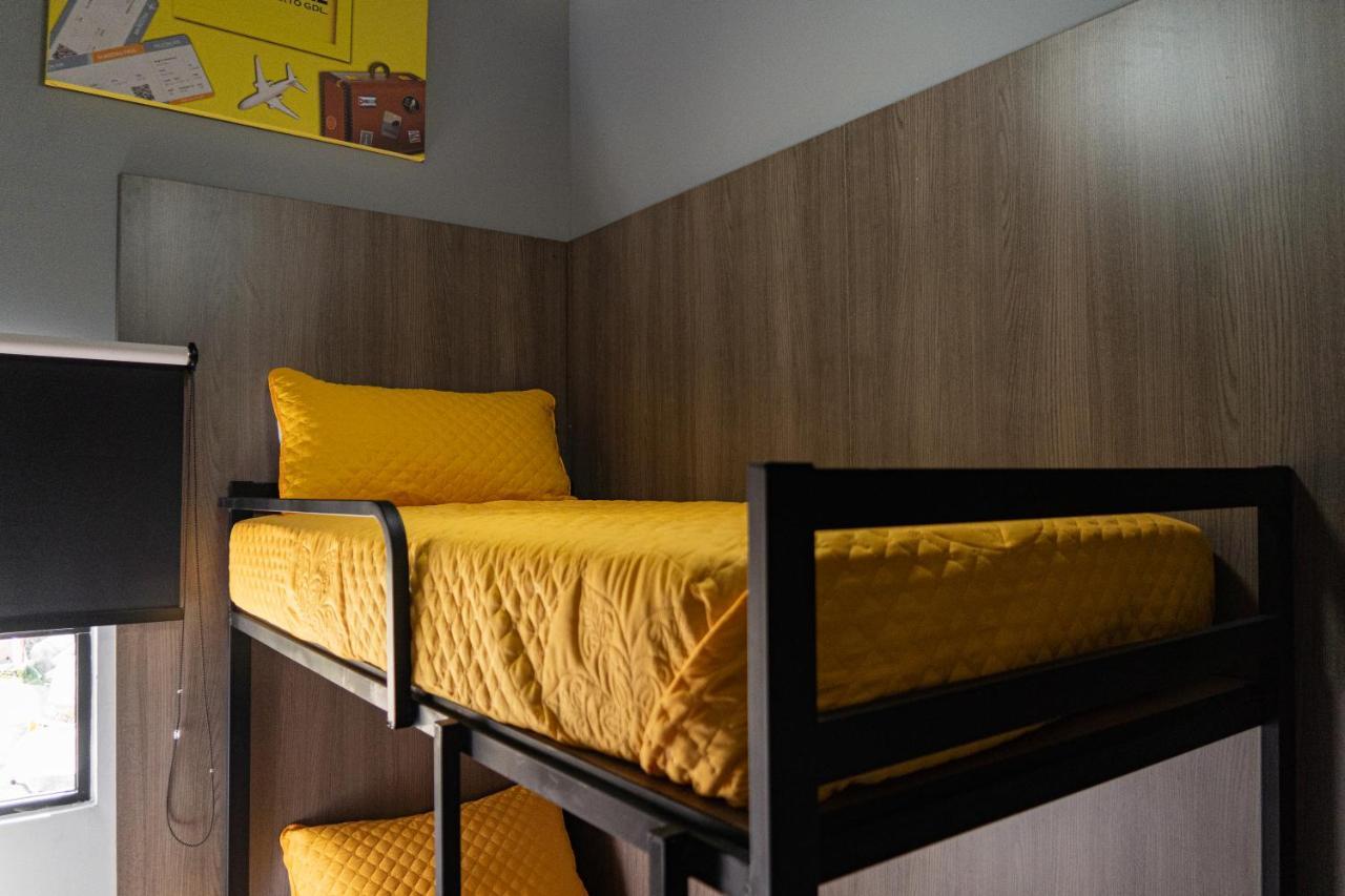 Las Pintas Check Inn Hostal Aeropuerto Gdl מראה חיצוני תמונה