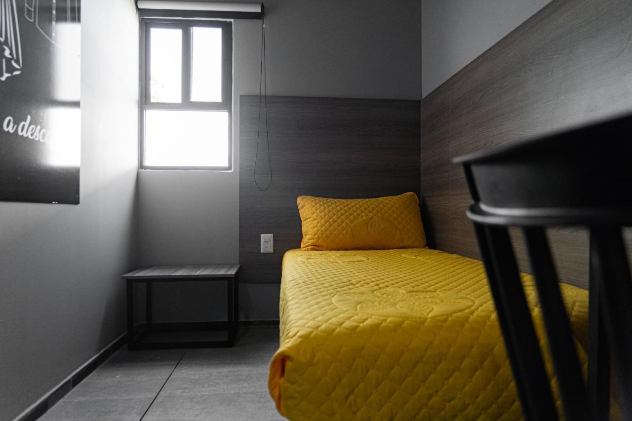 Las Pintas Check Inn Hostal Aeropuerto Gdl מראה חיצוני תמונה