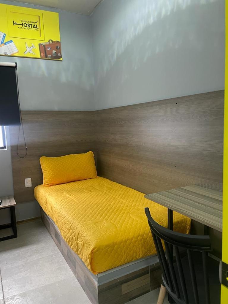 Las Pintas Check Inn Hostal Aeropuerto Gdl מראה חיצוני תמונה