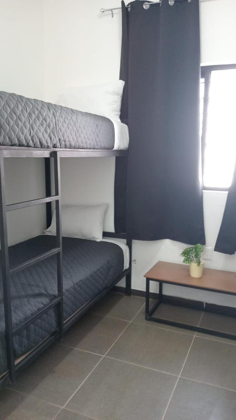 Las Pintas Check Inn Hostal Aeropuerto Gdl מראה חיצוני תמונה
