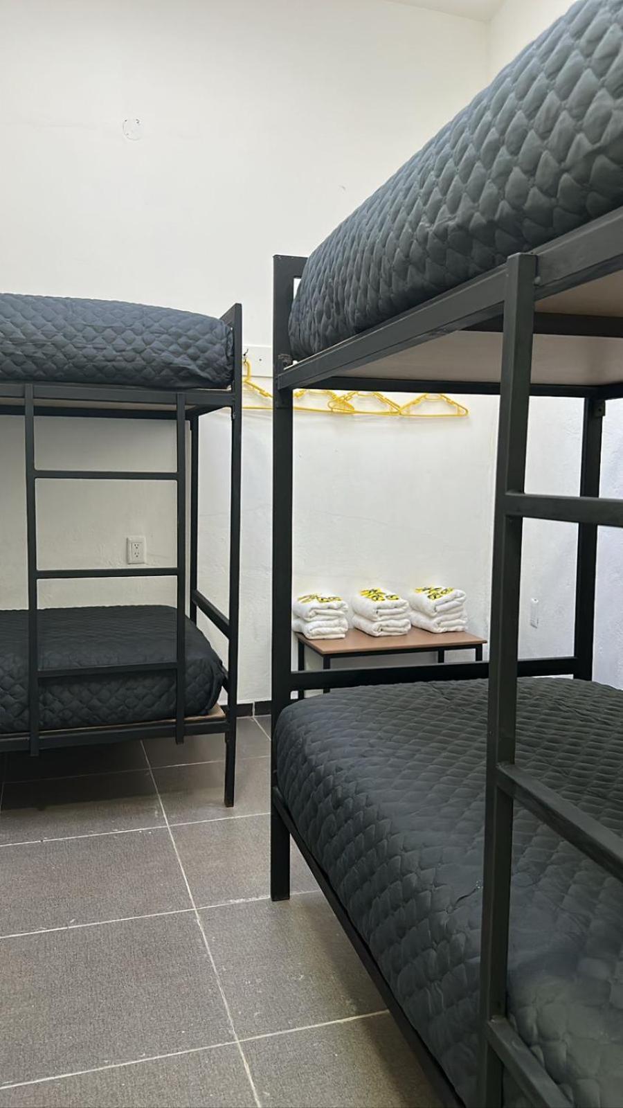 Las Pintas Check Inn Hostal Aeropuerto Gdl מראה חיצוני תמונה