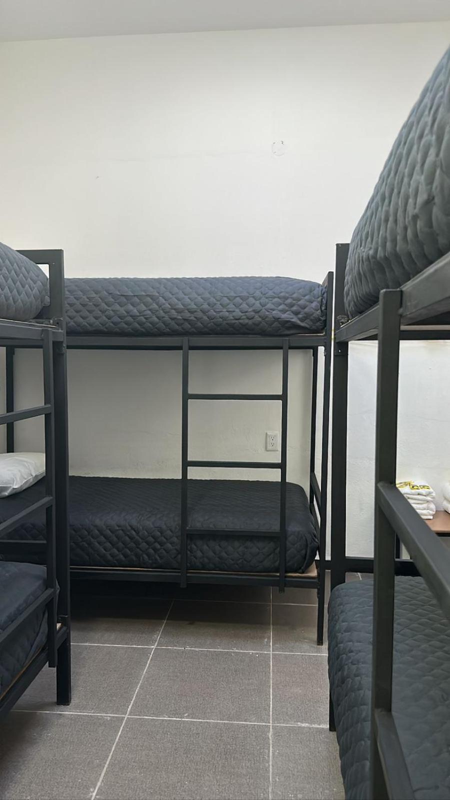 Las Pintas Check Inn Hostal Aeropuerto Gdl מראה חיצוני תמונה