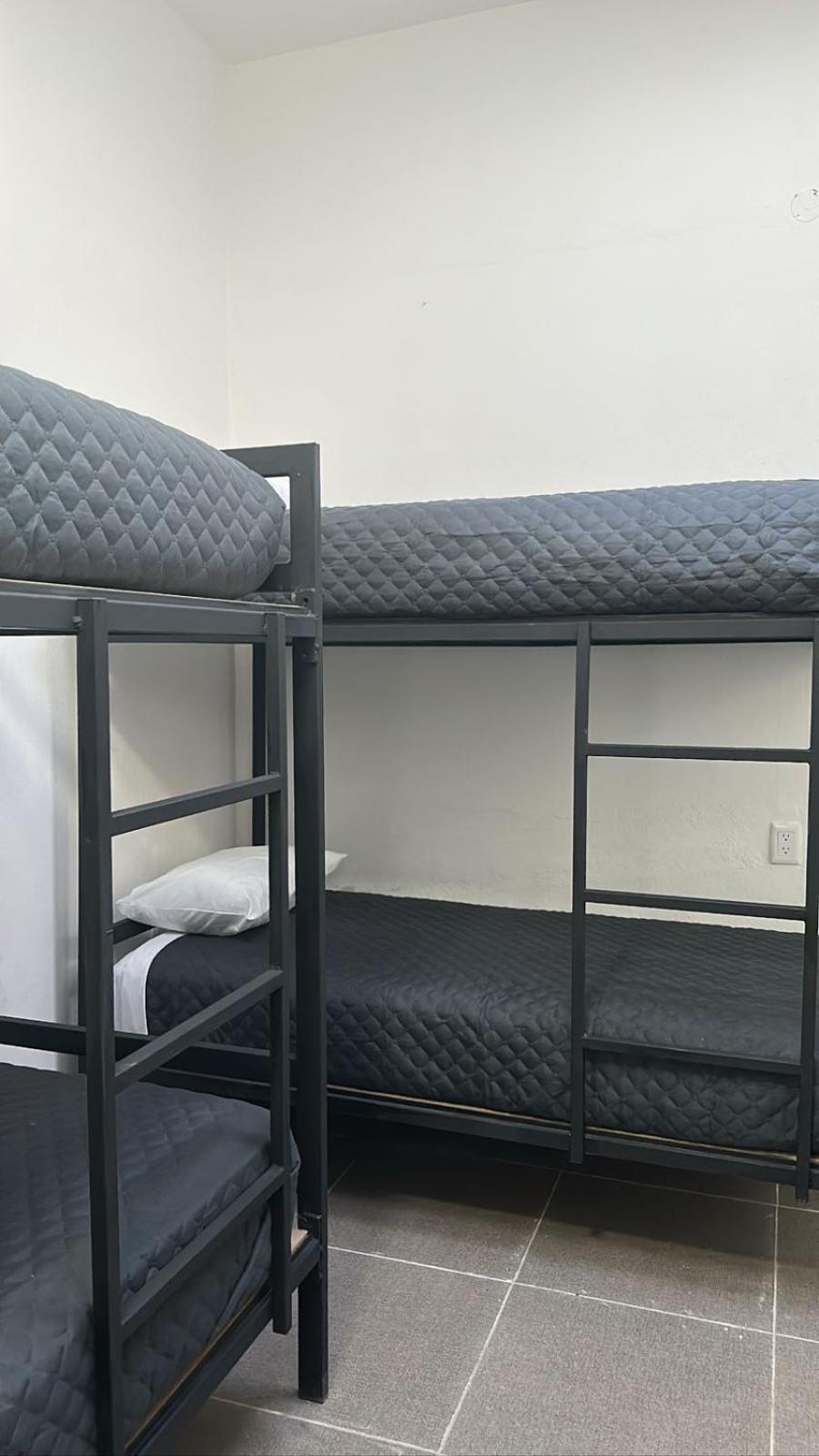 Las Pintas Check Inn Hostal Aeropuerto Gdl מראה חיצוני תמונה